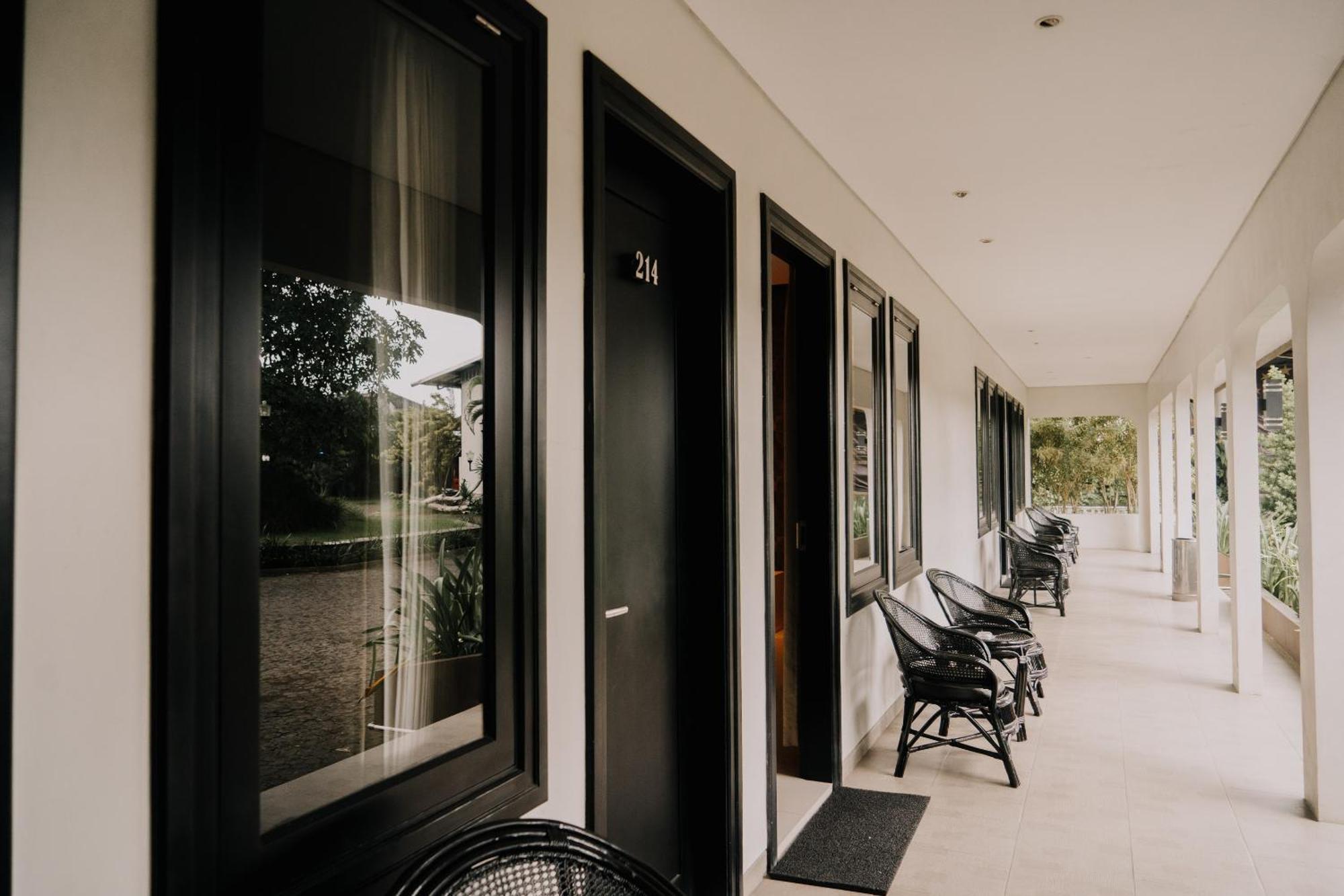 New Surya Hotel Banyuwangi  Exterior photo