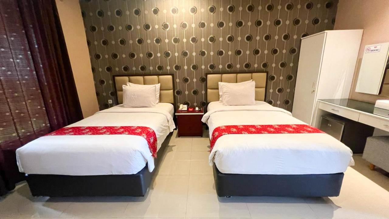 New Surya Hotel Banyuwangi  Exterior photo