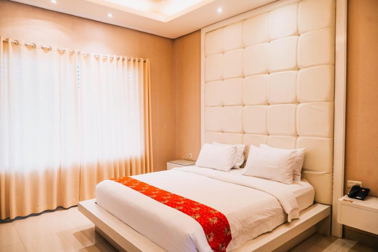 New Surya Hotel Banyuwangi  Exterior photo