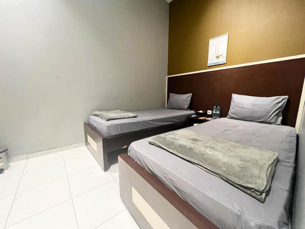 New Surya Hotel Banyuwangi  Exterior photo
