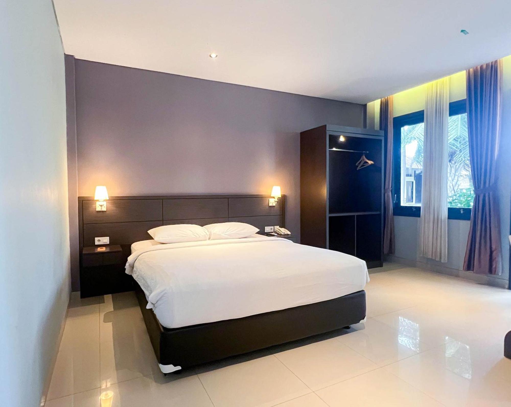 New Surya Hotel Banyuwangi  Exterior photo